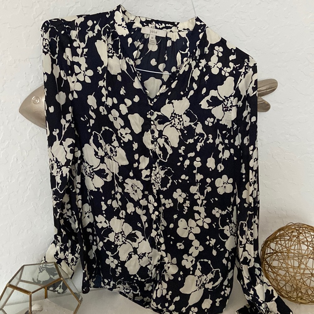 Blouse haven’t with cream flowers